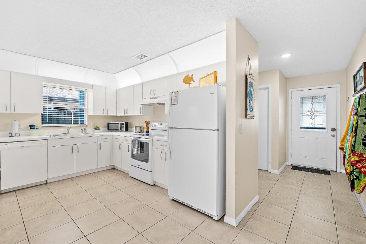 Serene Seaside Retreat - Dog Friendly - 2Br Townhouse With Shared Heated Pool Steps To Paradise Beach! Melbourne Exterior foto