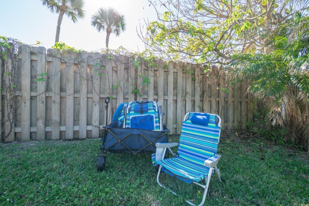 Serene Seaside Retreat - Dog Friendly - 2Br Townhouse With Shared Heated Pool Steps To Paradise Beach! Melbourne Exterior foto